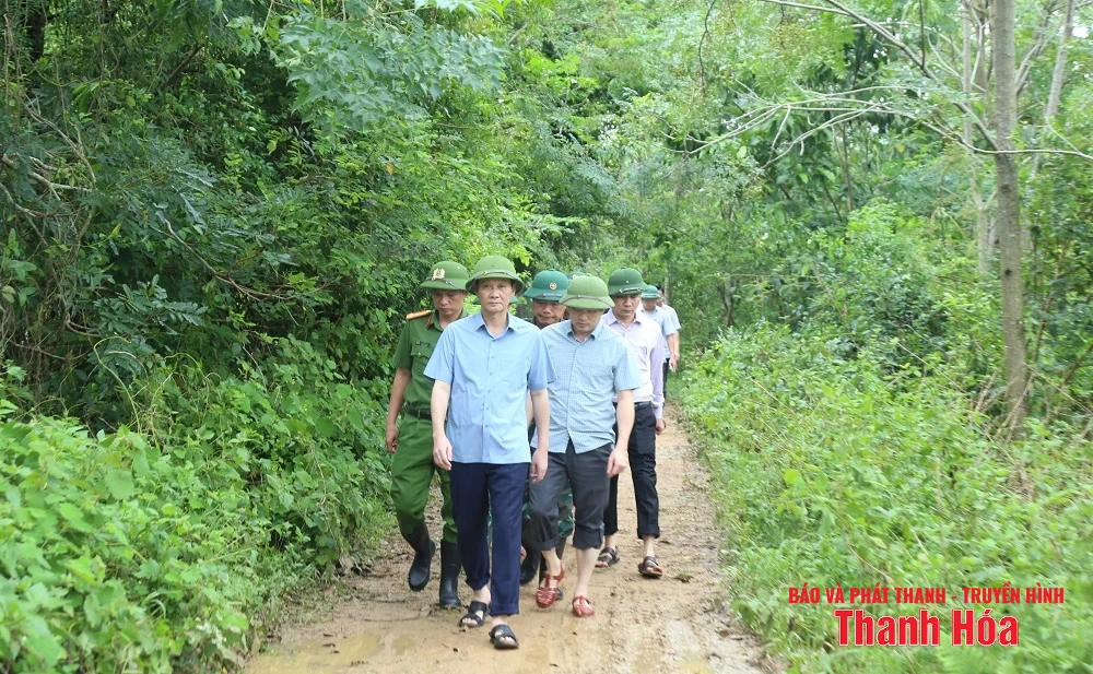 Chủ tịch UBND tỉnh Đỗ Minh Tuấn kiểm tra, chỉ đạo khắc phục sự cố đê tại xã Triệu Sơn