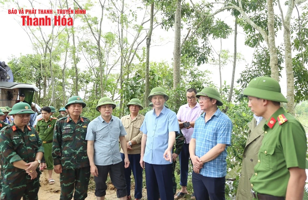 Chủ tịch UBND tỉnh Đỗ Minh Tuấn kiểm tra, chỉ đạo khắc phục sự cố đê tại xã Triệu Sơn