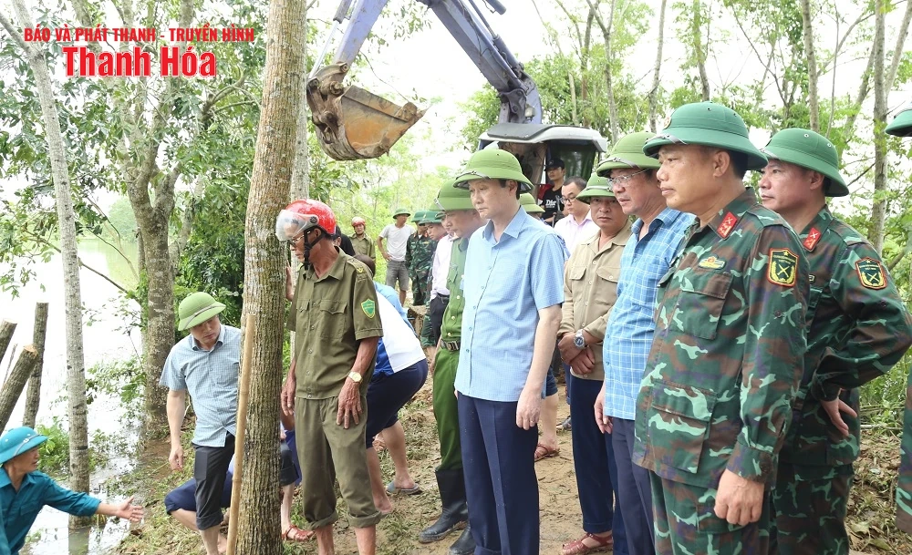 Chủ tịch UBND tỉnh Đỗ Minh Tuấn kiểm tra, chỉ đạo khắc phục sự cố đê tại xã Triệu Sơn