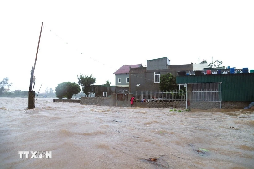 Áp thấp nhiệt đới di chuyển sâu sang khu vực Trung Lào