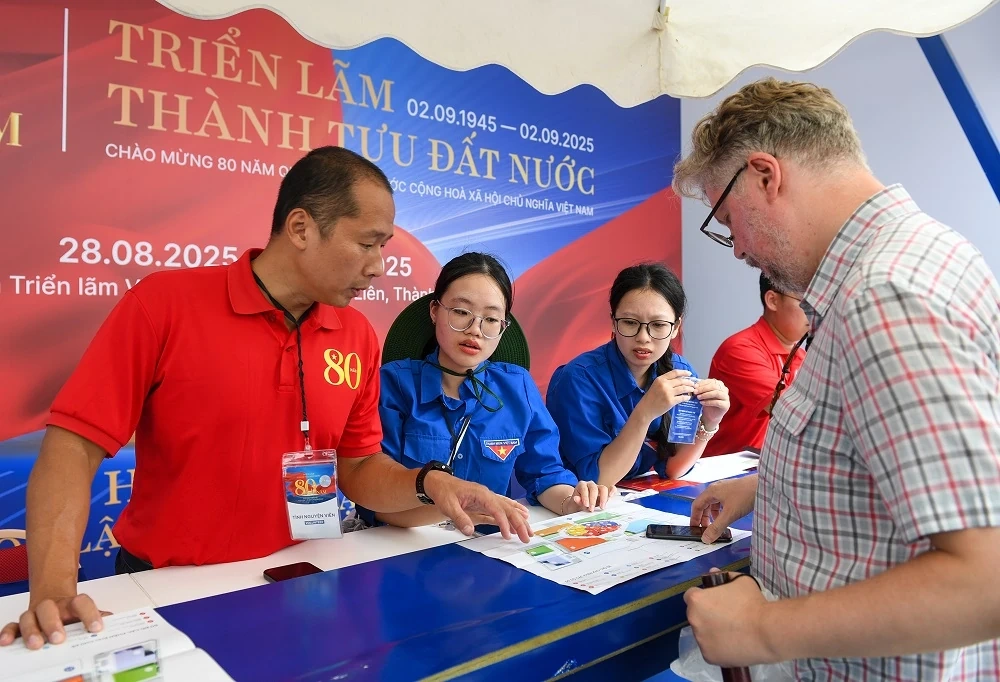 Đón gần 1,2 triệu lượt khách sau 3 ngày mở cửa: Trung tâm Triển lãm Việt Nam “gây sốt” với tiêu chuẩn vận hành chuyên nghiệp