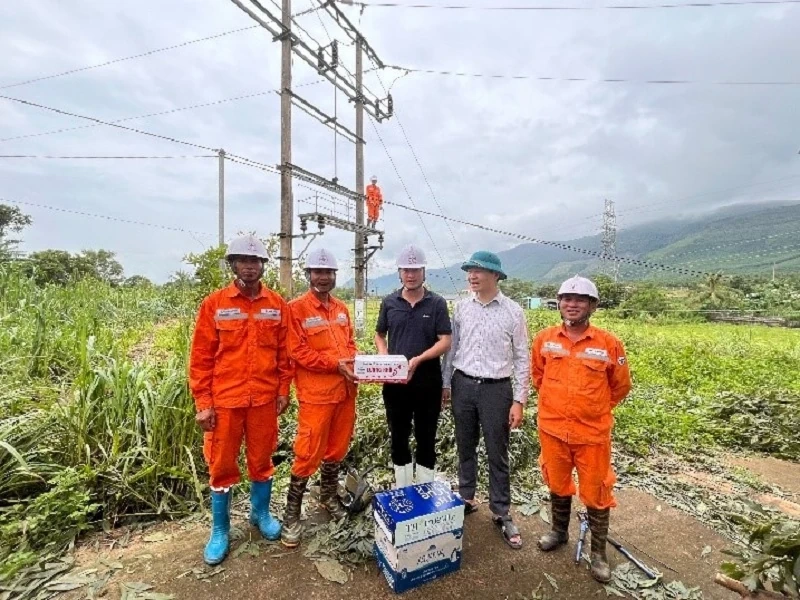 Ghi nhận nỗ lực khắc phục hậu quả bão số 5 của Công ty Điện lực Thanh Hóa