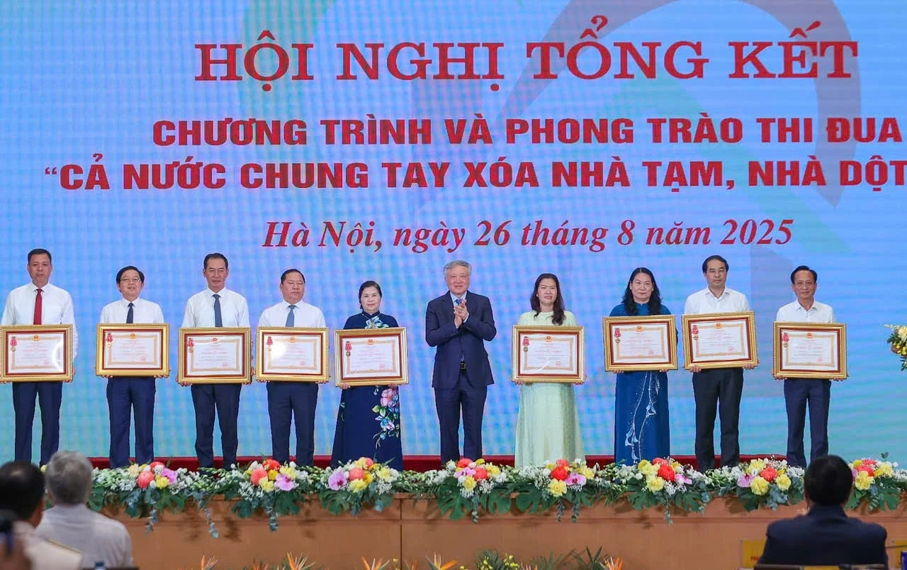 Tổng kết chương trình và phong trào thi đua Cả nước chung tay xóa nhà tạm, nhà dột nát