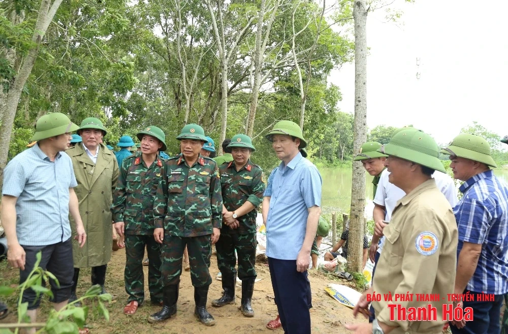 Chủ tịch UBND tỉnh Đỗ Minh Tuấn kiểm tra, chỉ đạo khắc phục sự cố đê tại xã Triệu Sơn