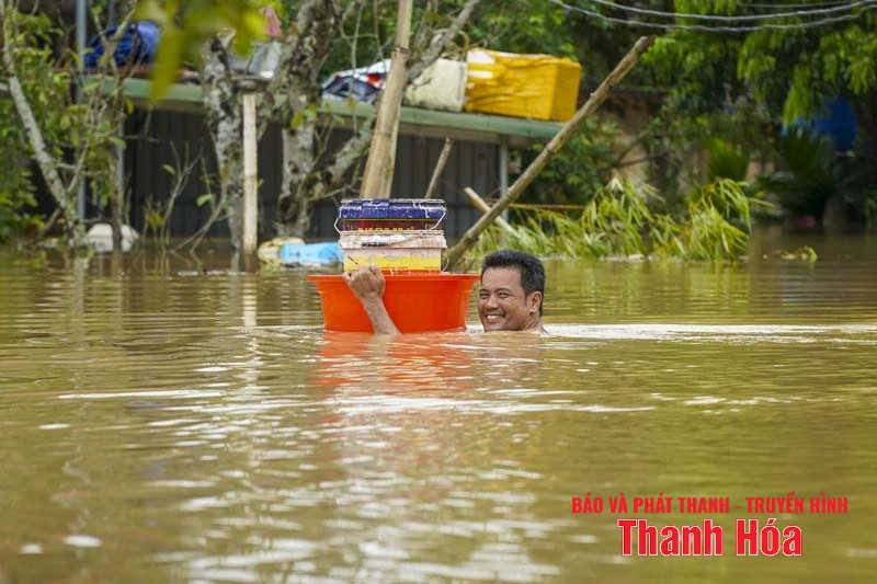 Nước sông Mã dâng cao, hàng nghìn ngôi nhà ở phường Hàm Rồng ngập sâu