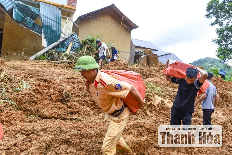 Bản làng Yên Nhân sau ngày lũ dữ, hàng chục ngôi nhà bị cuốn sập