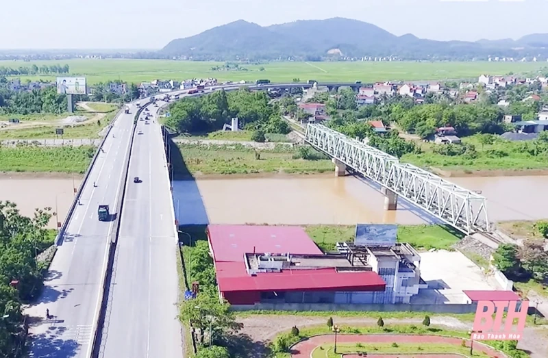 Huyền tích bên dòng sông Lèn