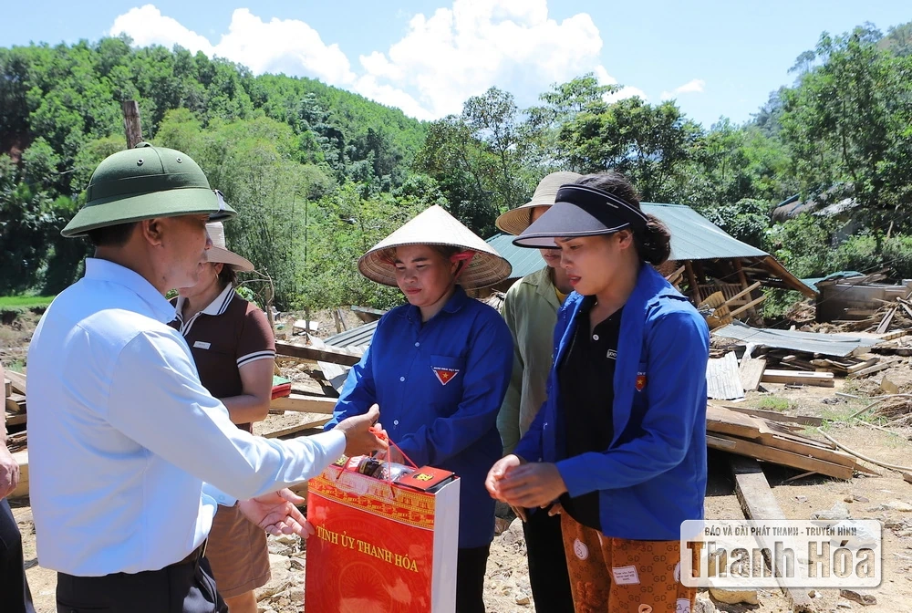 Bí thư Tỉnh ủy Nguyễn Doãn Anh kiểm tra công tác khắc phục hậu quả bão lũ và chuẩn bị năm học mới tại 2 xã Yên Nhân, Bát Mọt