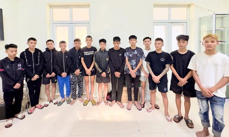 Tạm giữ 15 thanh, thiếu niên sử dụng hung khí gây rối trật tự công cộng