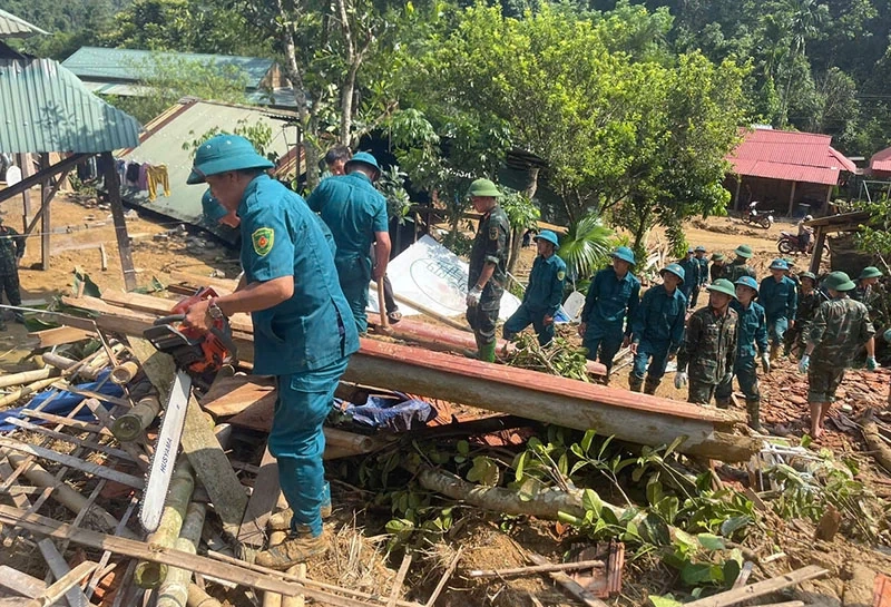 Bộ CHQS tỉnh Thanh Hóa hỗ trợ xã Yên Nhân khắc phục hậu quả bão số 5