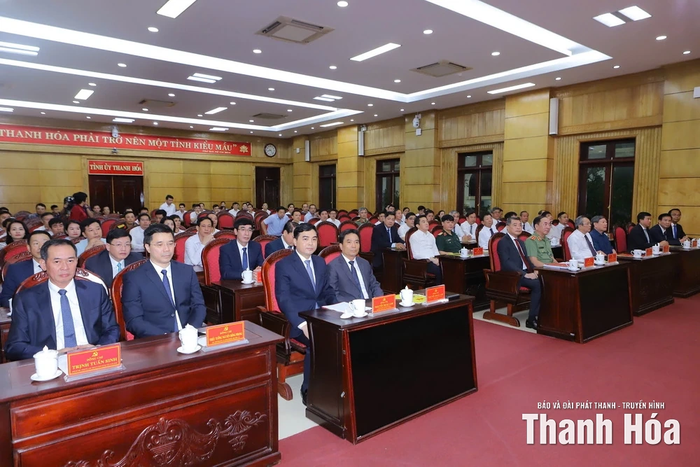 Công bố quyết định của Bộ Chính trị, Ban Bí thư điều động, chỉ định đồng chí Nguyễn Hoài Anh và đồng chí Nguyễn Hồng Phong giữ chức Phó Bí thư Tỉnh ủy Thanh Hóa