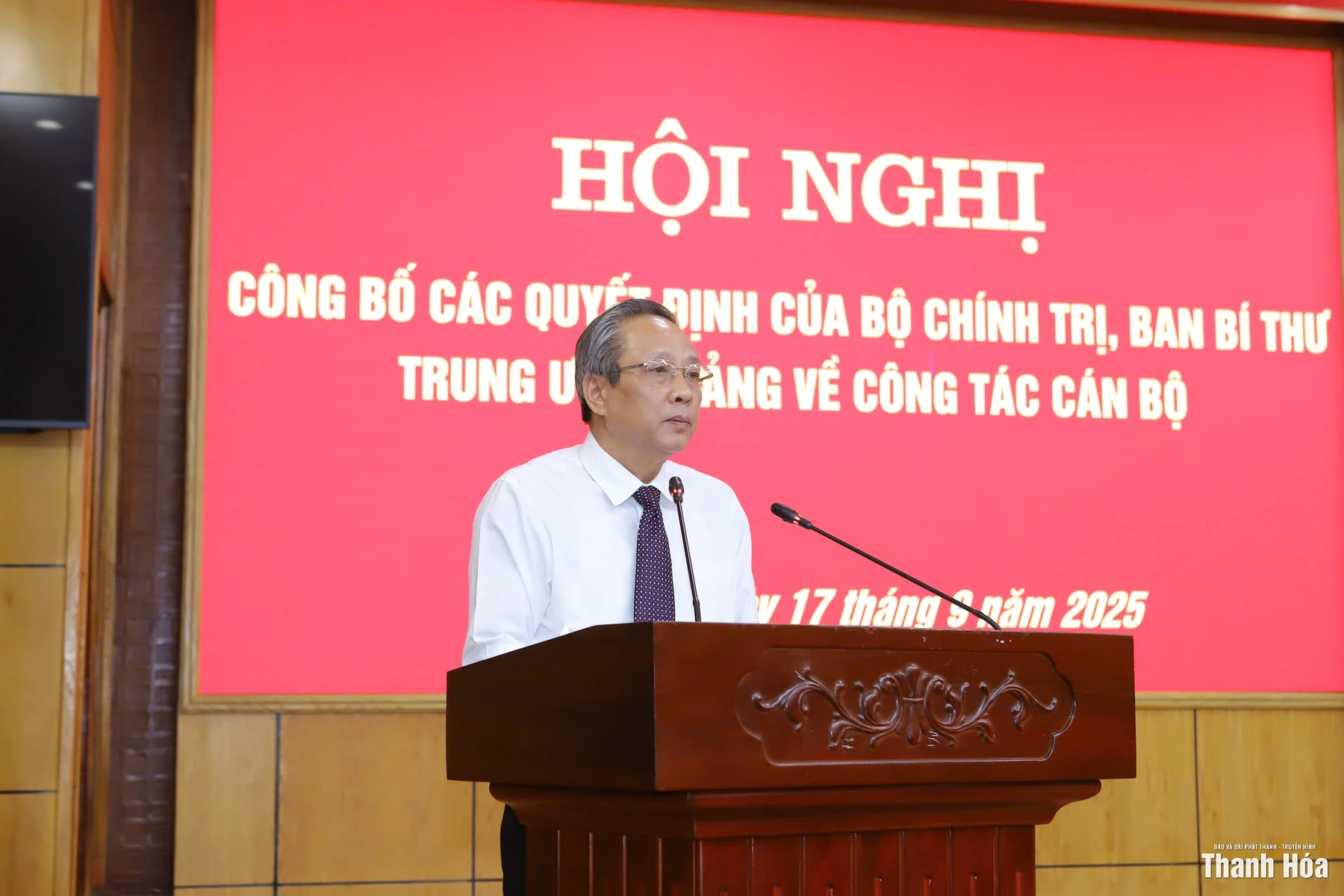 Công bố quyết định của Bộ Chính trị, Ban Bí thư điều động, chỉ định đồng chí Nguyễn Hoài Anh và đồng chí Nguyễn Hồng Phong giữ chức Phó Bí thư Tỉnh ủy Thanh Hóa