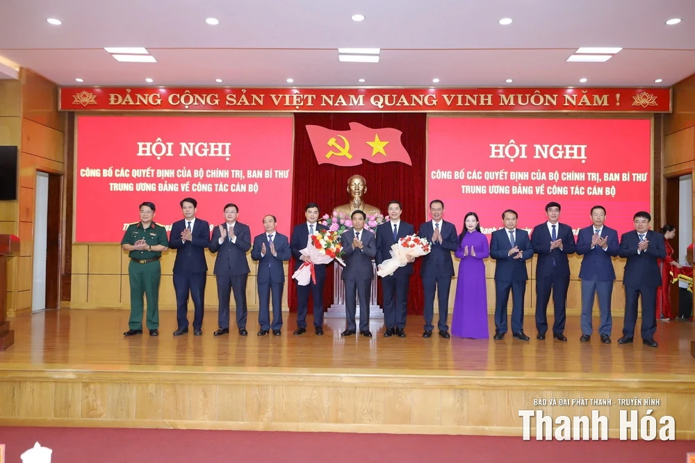 Công bố quyết định của Bộ Chính trị, Ban Bí thư điều động, chỉ định đồng chí Nguyễn Hoài Anh và đồng chí Nguyễn Hồng Phong giữ chức Phó Bí thư Tỉnh ủy Thanh Hóa