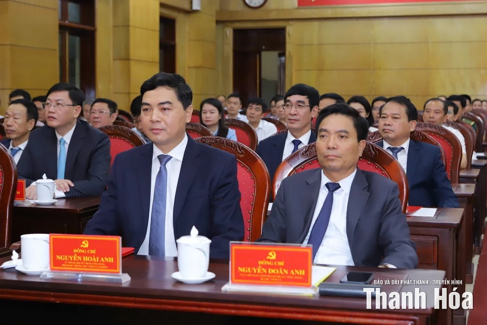 Công bố quyết định của Bộ Chính trị, Ban Bí thư điều động, chỉ định đồng chí Nguyễn Hoài Anh và đồng chí Nguyễn Hồng Phong giữ chức Phó Bí thư Tỉnh ủy Thanh Hóa
