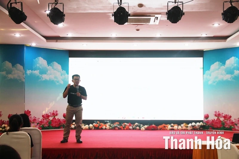 Trang bị kiến thức nền tảng về AI, kỹ năng số, trường học số cho cán bộ quản lý, giáo viên