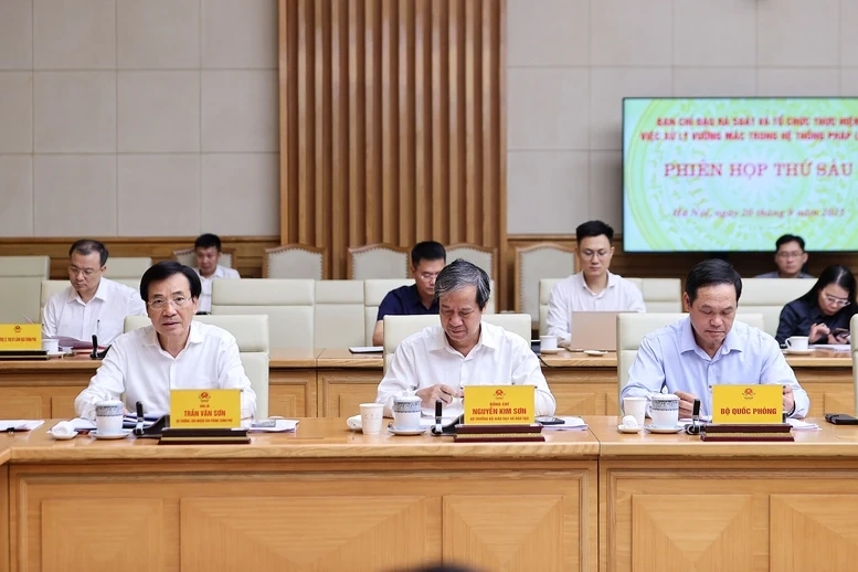 Thủ tướng: Không thể chậm trễ hơn trong tháo gỡ các điểm nghẽn pháp luật, chuyển trạng thái sang kiến tạo và phục vụ