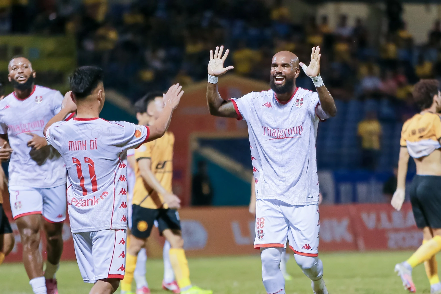 Hoà kịch tính Hải Phòng, Đông Á Thanh Hóa thoát vị trí bét bảng V.League 2025/2026