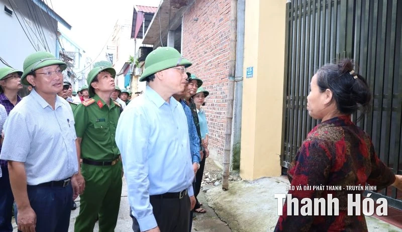 Phó Chủ tịch UBND tỉnh Mai Xuân Liêm kiểm tra, chỉ đạo công tác ứng phó bão tại 3 xã, phường ven biển