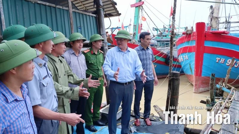 Phó Chủ tịch UBND tỉnh Mai Xuân Liêm kiểm tra, chỉ đạo công tác ứng phó bão tại 3 xã, phường ven biển