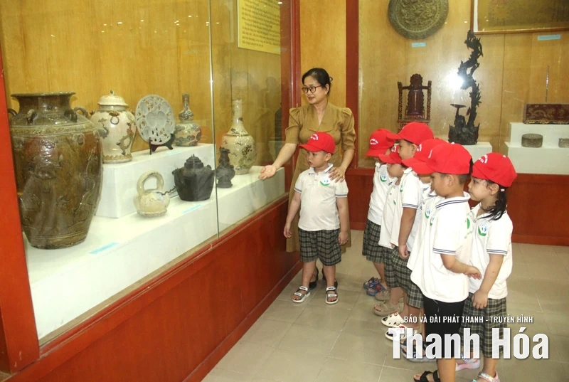 Những người kết nối lịch sử và hiện tại
