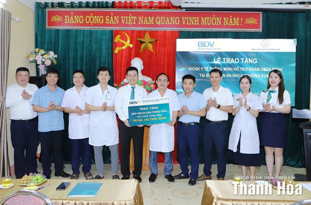 BIDV Trung Sơn Thanh Hóa trao Kiosk y tế thông minh tặng Bệnh viện Đa khoa Thường Xuân