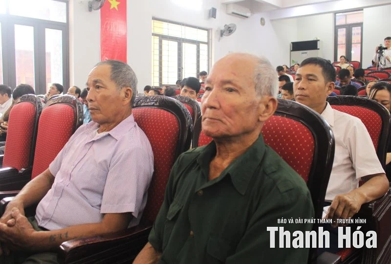 ĐBQH tỉnh tiếp xúc cử tri 2 xã Giao An, Hồi Xuân