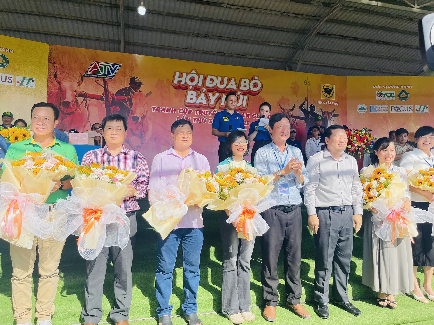 Bình Điền - Tự hào đồng hành cùng di sản văn hóa Đua bò Bảy Núi
