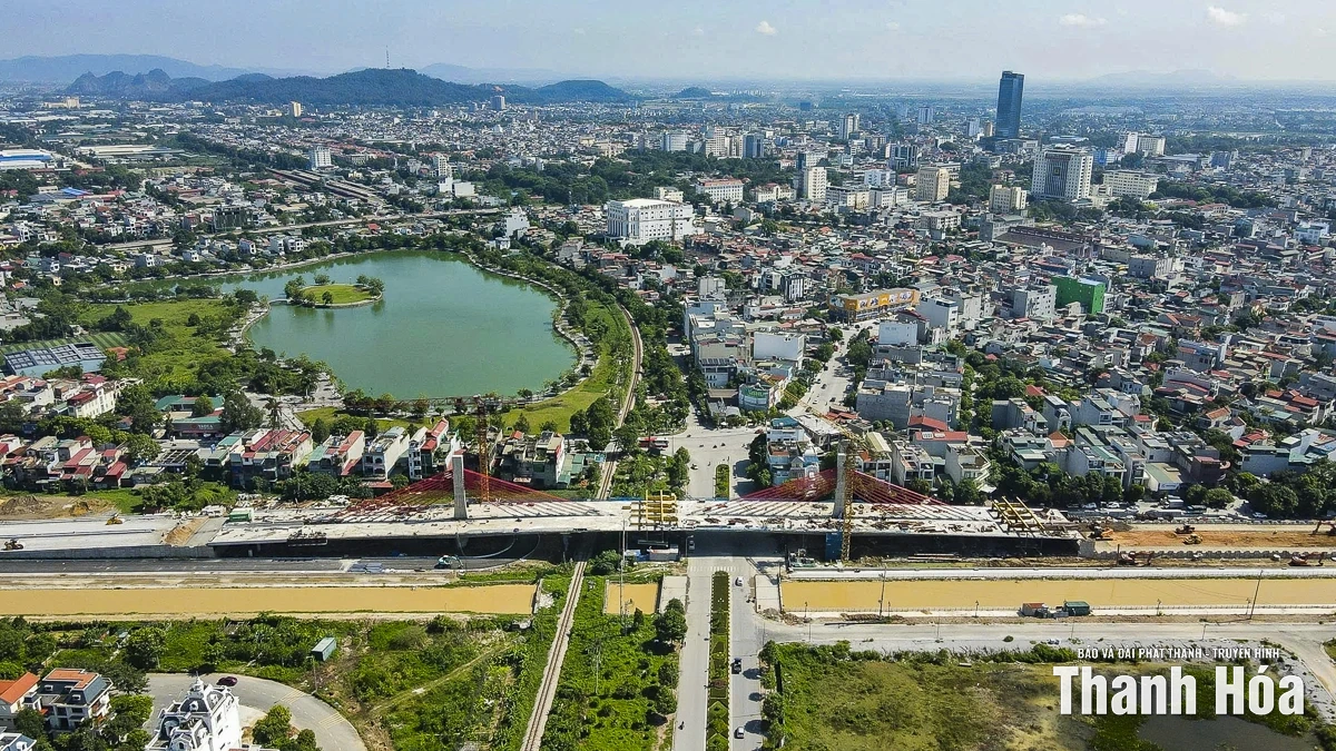 Cận cảnh cây cầu dây văng đầu tiên ở xứ Thanh
