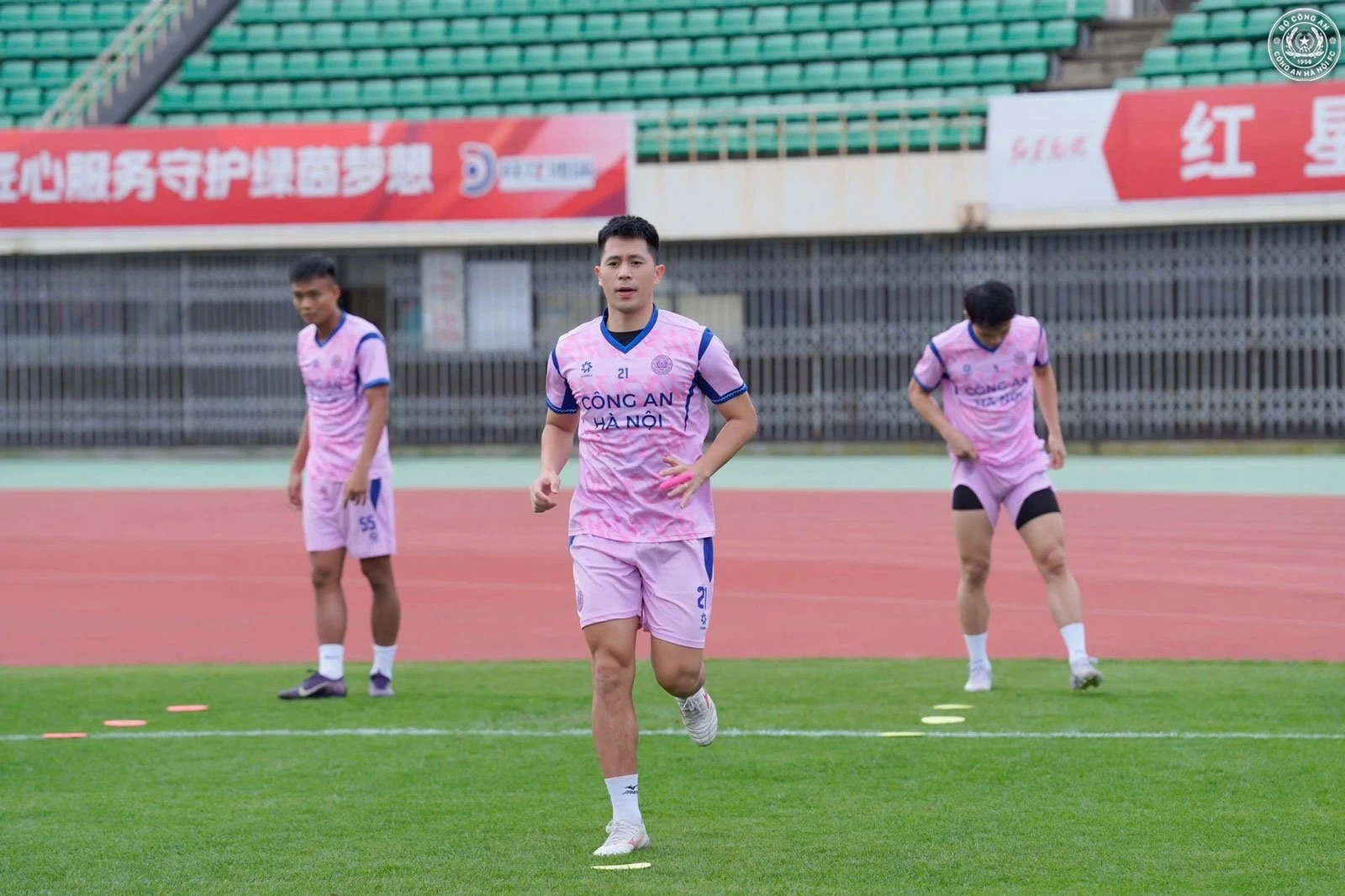 Đình Trọng rộng cửa trở lại tuyển Việt Nam; Barca bám sát Real Madrid