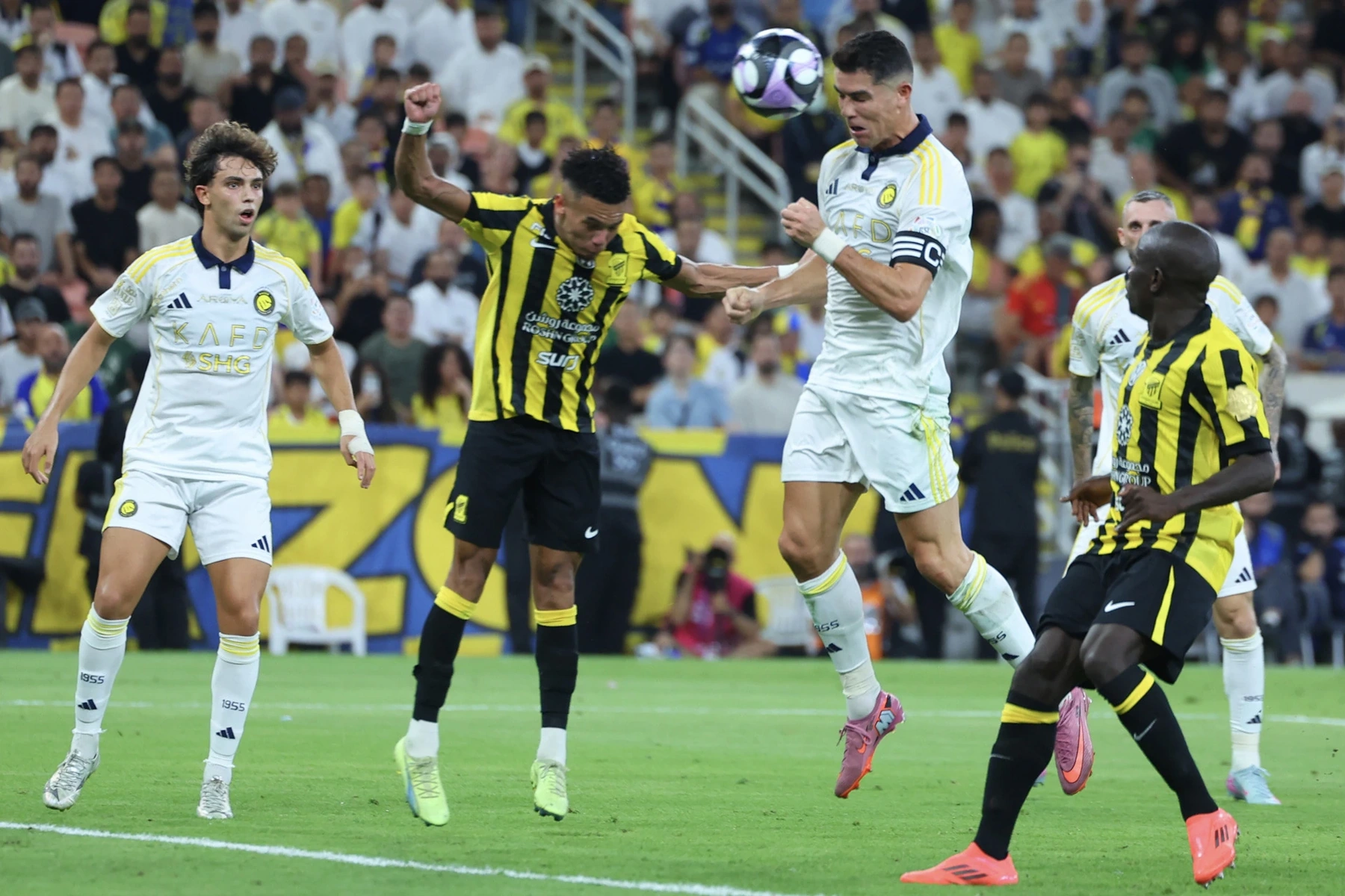 FIFA phạt nặng LĐBĐ Malaysia và 7 cầu thủ gian lận; Kane phá kỷ lục