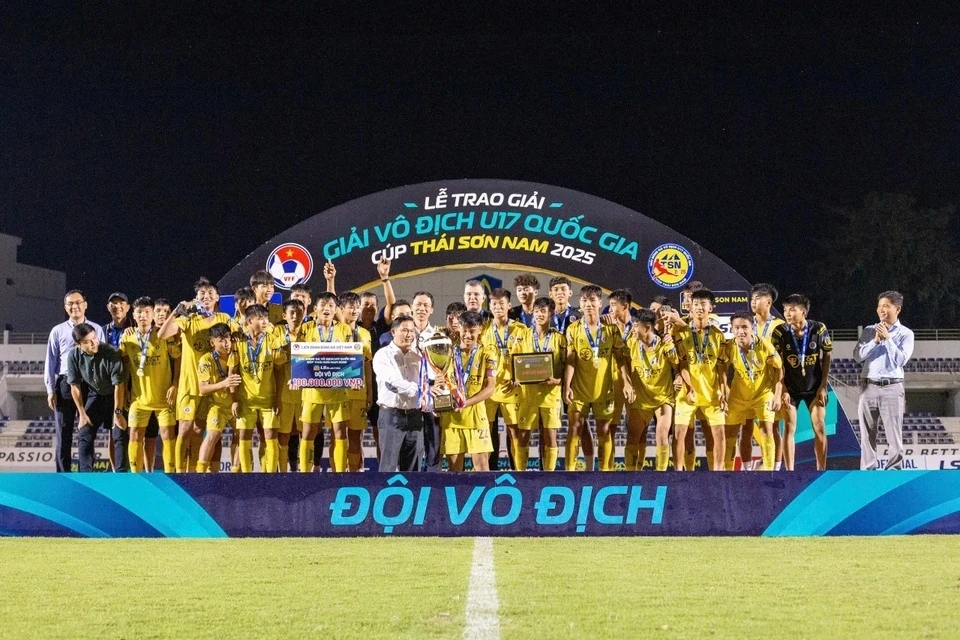 FIFA phạt nặng LĐBĐ Malaysia và 7 cầu thủ gian lận; Kane phá kỷ lục