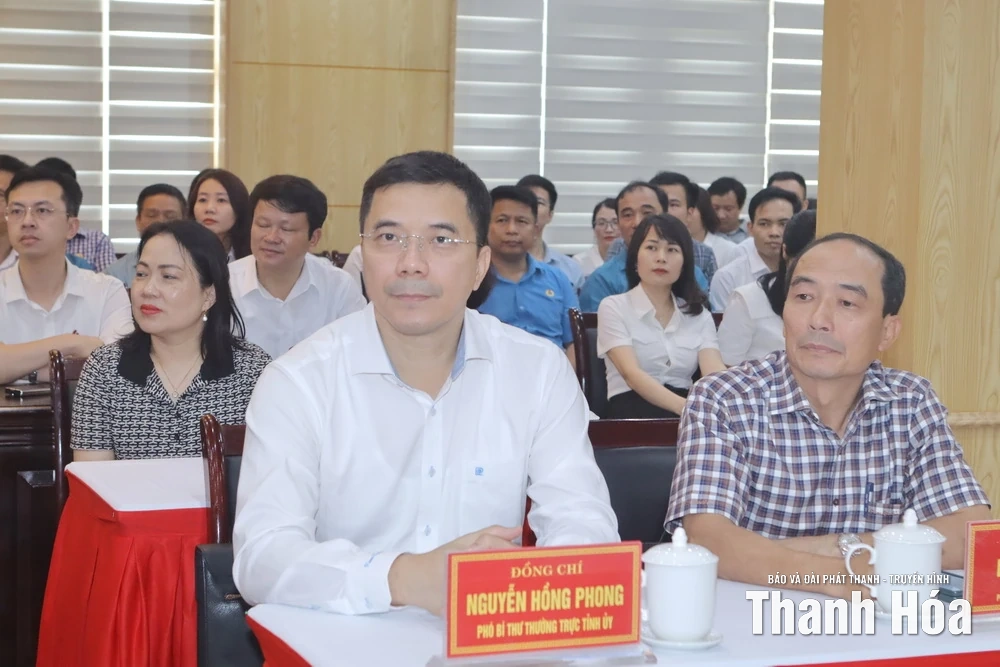 Thường trực Ban Bí thư Trần Cẩm Tú thăm hỏi, động viên Đảng bộ, chính quyền, Nhân dân tỉnh Thanh Hóa khắc phục hậu quả bão số 10