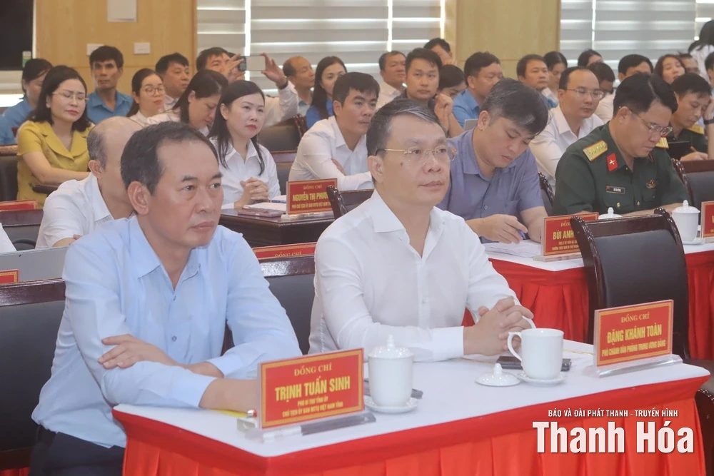 Thường trực Ban Bí thư Trần Cẩm Tú thăm hỏi, động viên Đảng bộ, chính quyền, Nhân dân tỉnh Thanh Hóa khắc phục hậu quả bão số 10