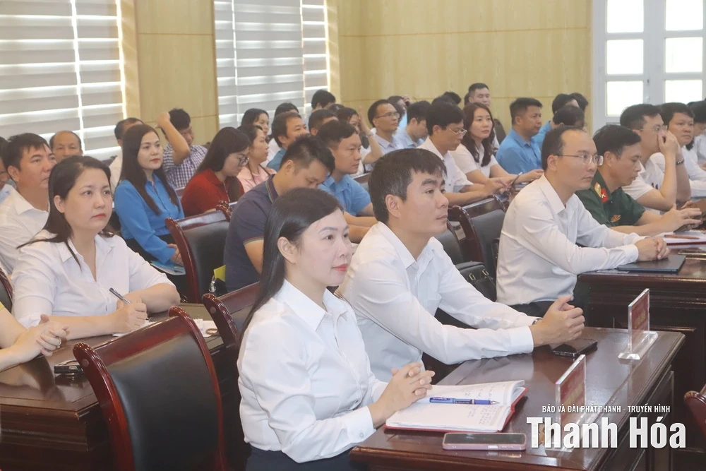 Thường trực Ban Bí thư Trần Cẩm Tú thăm hỏi, động viên Đảng bộ, chính quyền, Nhân dân tỉnh Thanh Hóa khắc phục hậu quả bão số 10