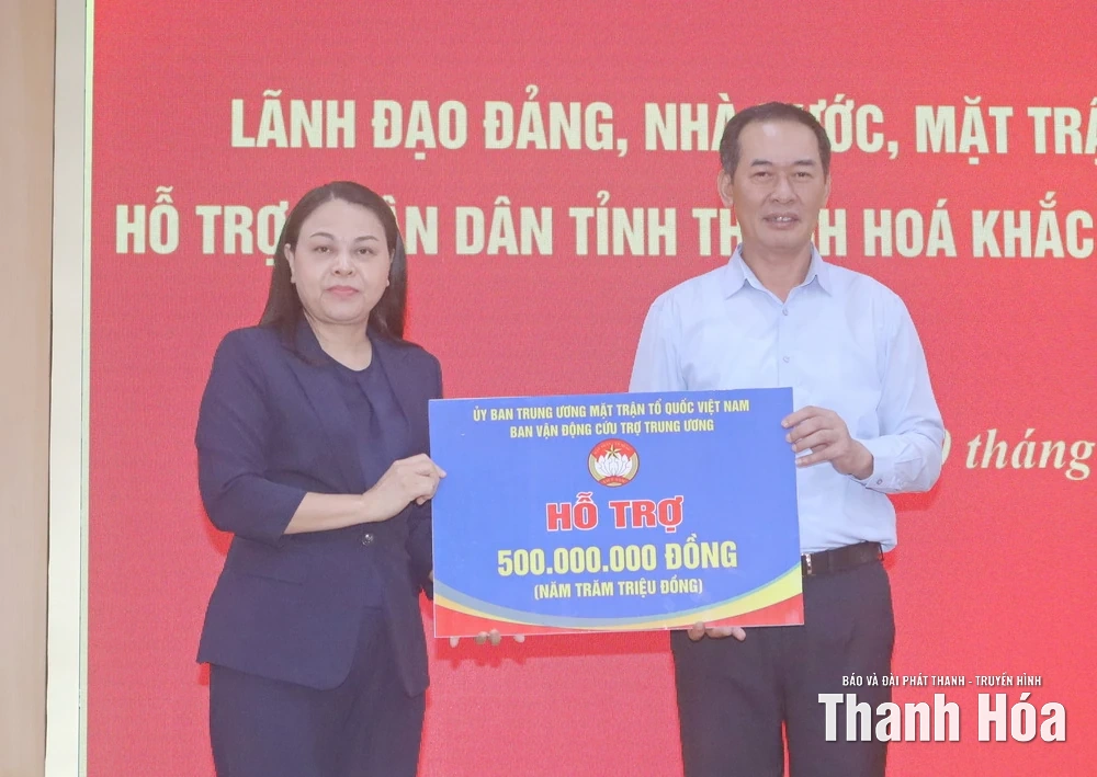 Thường trực Ban Bí thư Trần Cẩm Tú thăm hỏi, động viên Đảng bộ, chính quyền, Nhân dân tỉnh Thanh Hóa khắc phục hậu quả bão số 10