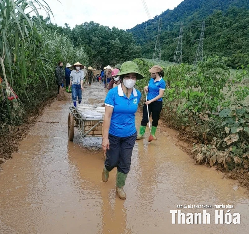 Cán bộ, hội viên phụ nữ hỗ trợ tái thiết sản xuất, ổn định cuộc sống sau bão số 10