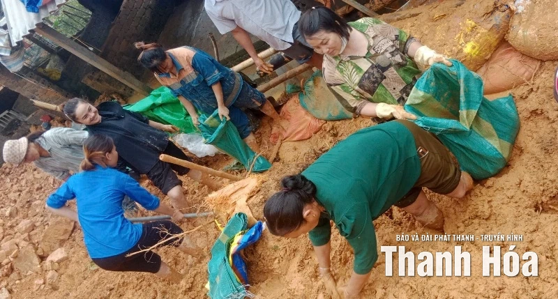 Cán bộ, hội viên phụ nữ hỗ trợ tái thiết sản xuất, ổn định cuộc sống sau bão số 10