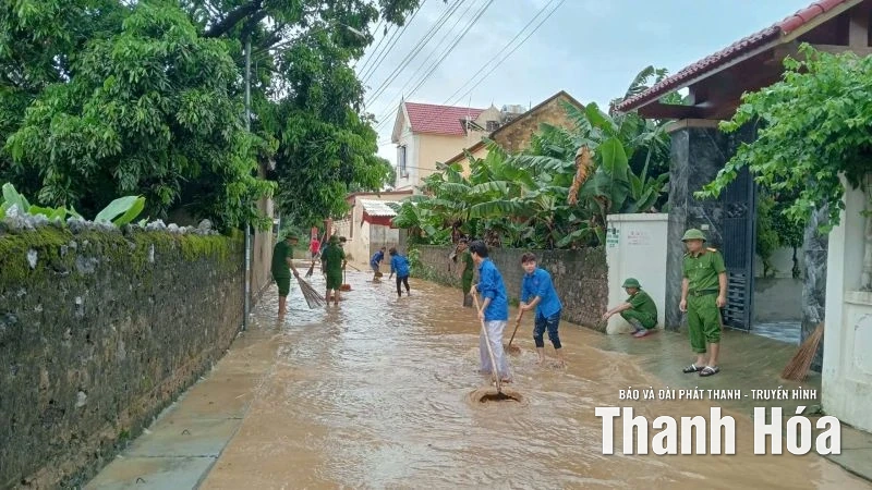 Tuổi trẻ Thanh Hóa chung tay hỗ trợ người dân khắc phục hậu quả bão số 10