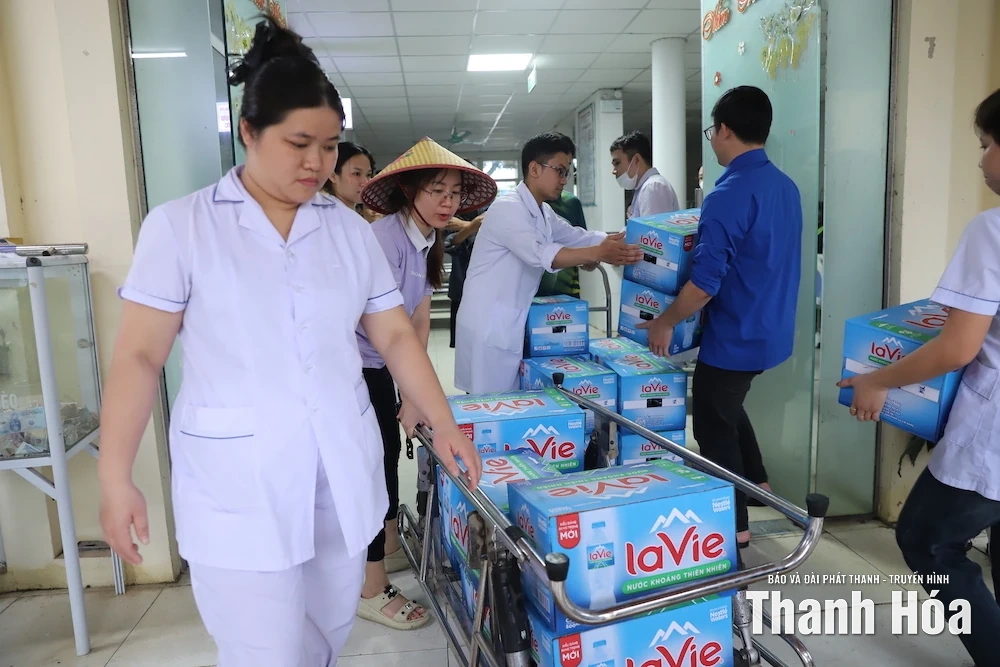 “Hộp cơm nhân ái” lan toả yêu thương tại Bệnh viện Đa khoa Nông Cống