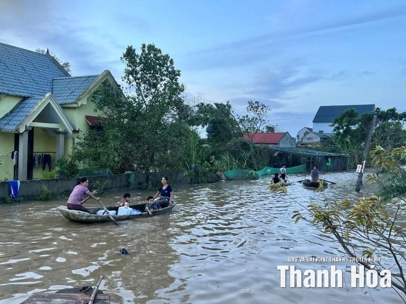 An Cư trong lũ: Gian khó nhưng không đơn độc