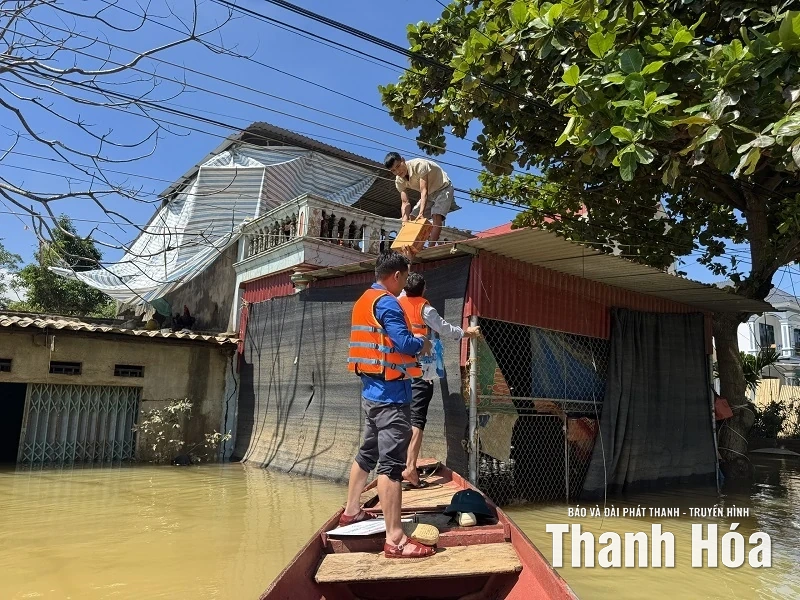 Tổ chức TCVM Thanh Hóa hỗ trợ Nhân dân vùng ngập lụt do bão số 10