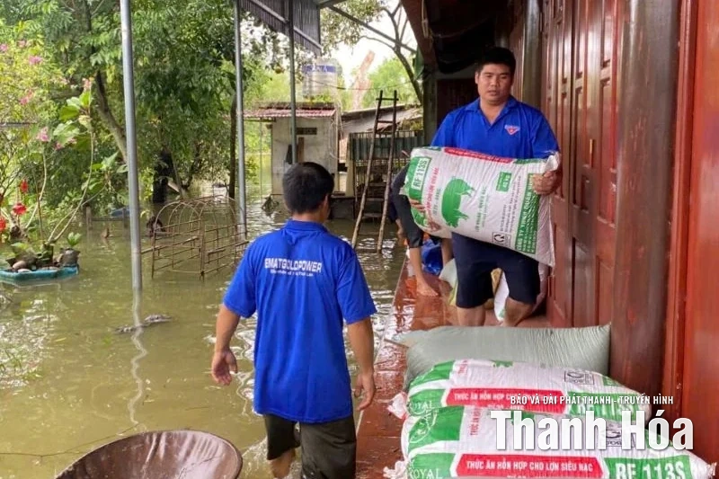 Tuổi trẻ Thanh Hóa chung tay hỗ trợ người dân khắc phục hậu quả bão số 10