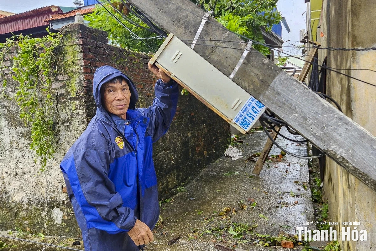Hàng trăm ngôi nhà ở Hoằng Giang tốc mái, thiệt hại nặng nề