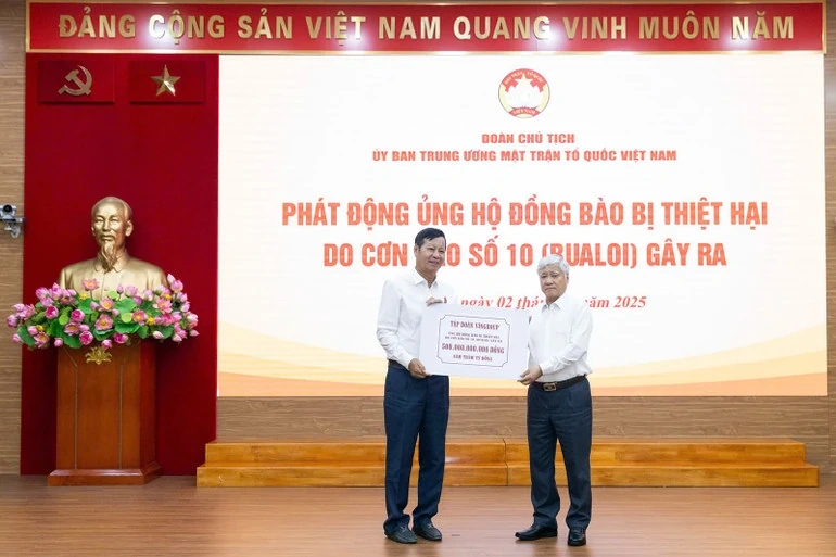 Ủy ban Trung ương Mặt trận Tổ quốc Việt Nam tiếp nhận hơn 670 tỷ đồng ủng hộ đồng bào ảnh hưởng bởi cơn bão số 10