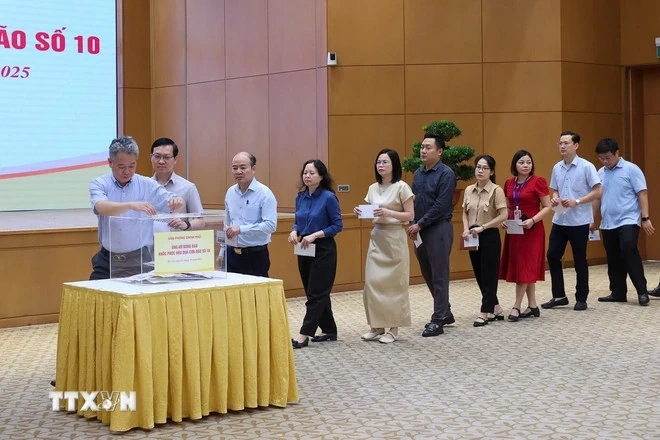 Thủ tướng và lãnh đạo Chính phủ quyên góp ủng hộ đồng bào bị thiệt hại do bão lũ