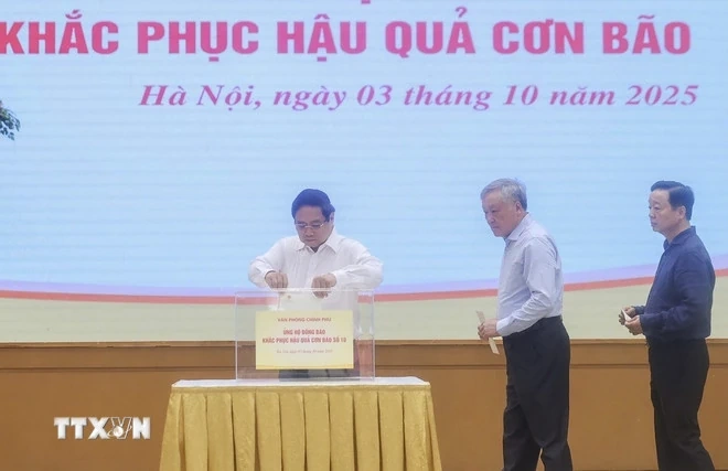 Thủ tướng và lãnh đạo Chính phủ quyên góp ủng hộ đồng bào bị thiệt hại do bão lũ