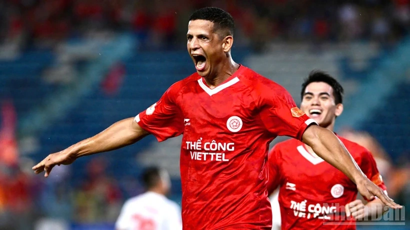 HLV Thành Công dẫn dắt SLNA?; Arsenal ngược dòng ngoạn mục hạ Newcastle