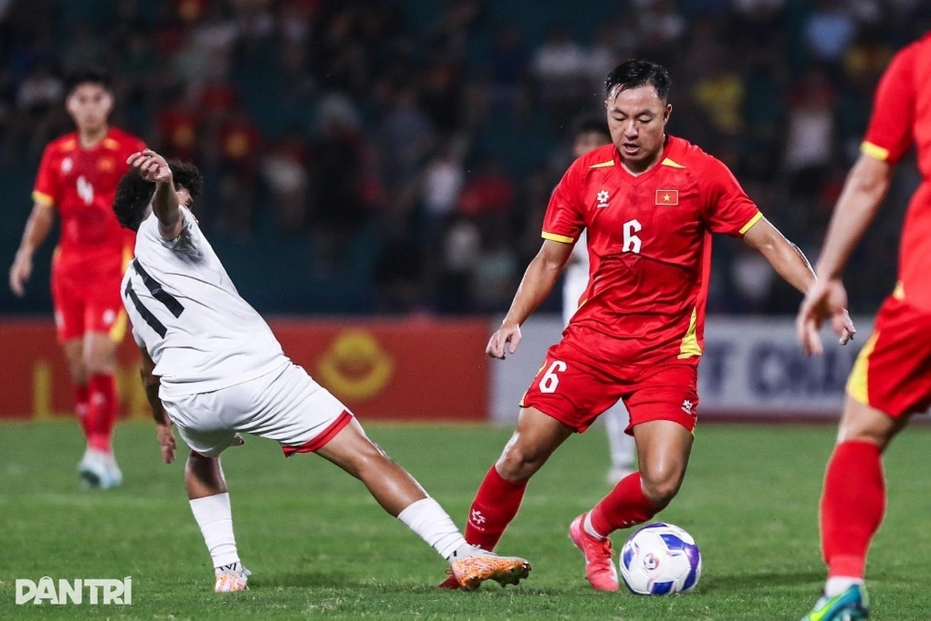 U23 Việt Nam nhận tin vui trước VCK U23 châu Á 2026; Xavi chờ cơ hội thay Ruben Amorim dẫn dắt MU?