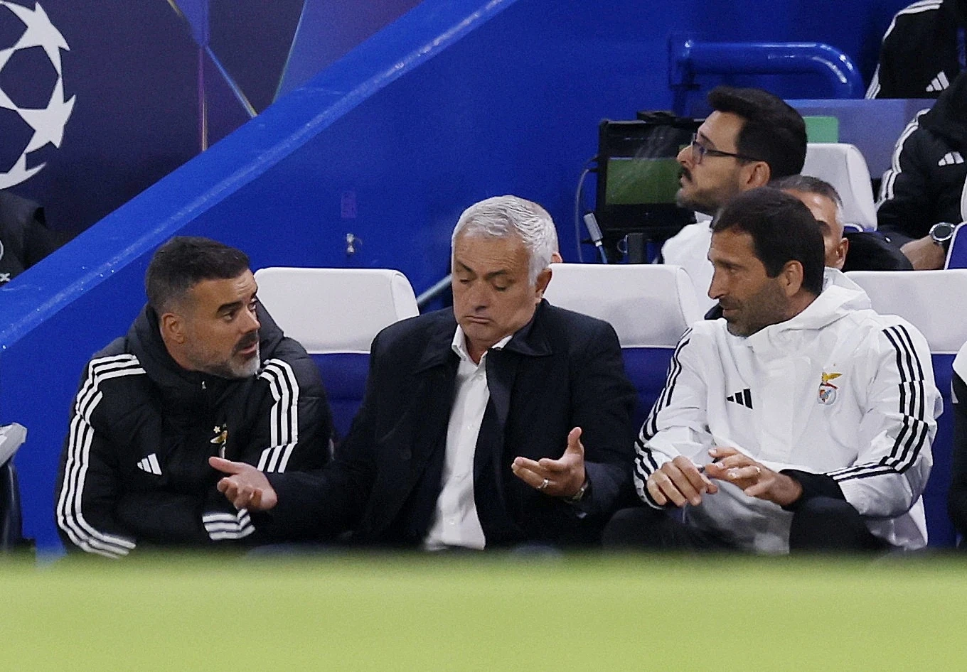 Bộ ba Đông Á Thanh Hóa được triệu tập lên U23 Việt Nam; Địa chấn tại Champions League