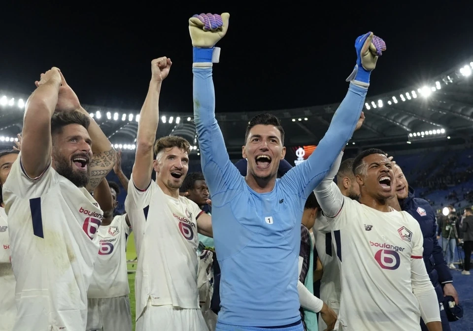 Đức Chiến lý giải màn ăn mừng trước đội bóng cũ; Roma gây sốc với ba lần hỏng penalty